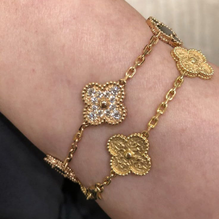 Clover Bracelet Diamond – Luxurious Four-Leaf Charm Bracelet with Sparkling Stones