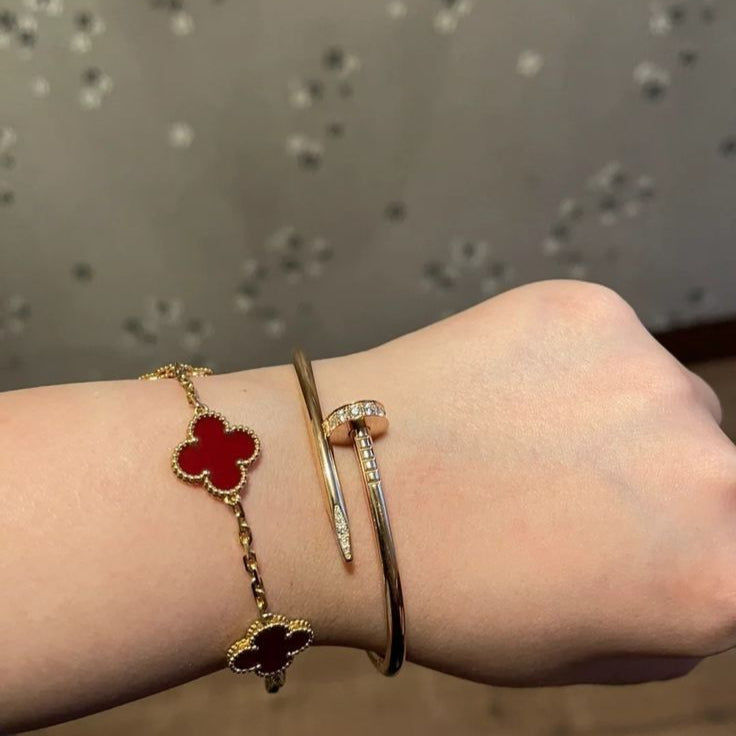 Clover Bracelet Red – Stylish Four-Leaf Charm Bracelet for Luck & Elegance