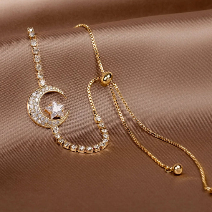 Elegant Gold Moon Bracelet – Delicate Design with Sparkling Zirconia