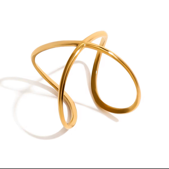 Elegant Gold Wave Ring