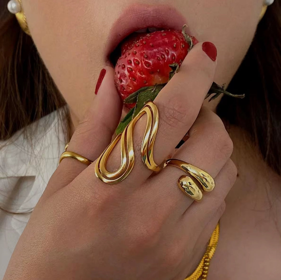 Elegant Gold Wave Ring