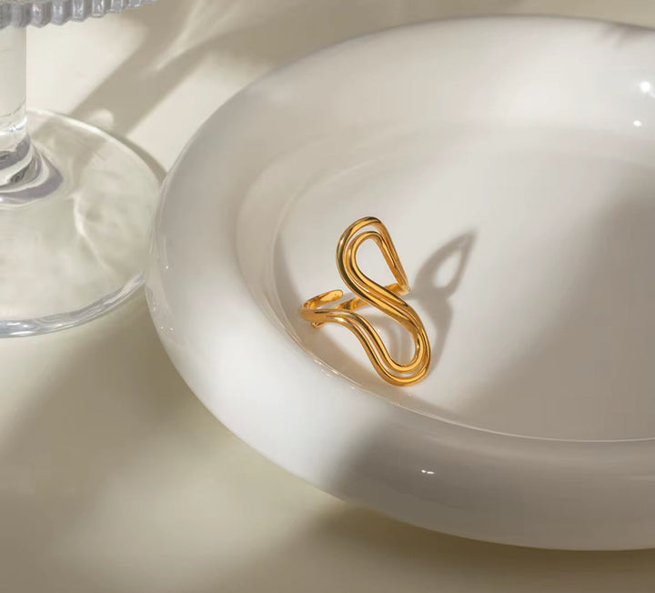 Elegant Gold Wave Ring