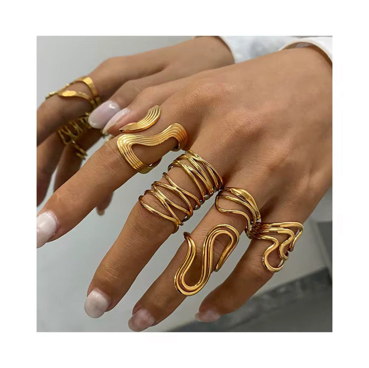 Elegant Gold Wave Ring