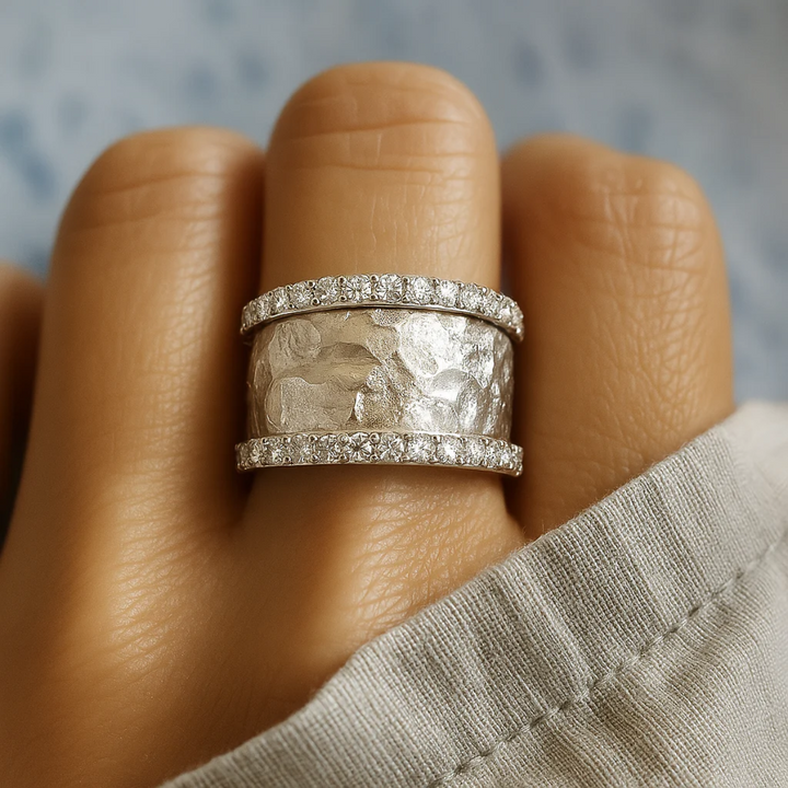Elegant Vintage Silver Zirconia Ring