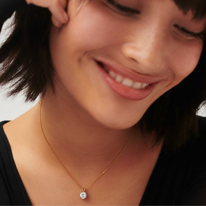 Classic Spark Necklace – Timeless Polished Pendant