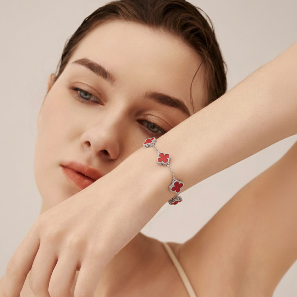 Clover Bracelet Red – Stylish Four-Leaf Charm Bracelet for Luck & Elegance