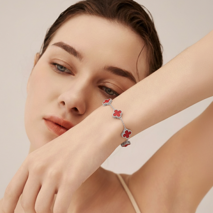 Clover Bracelet Red – Stylish Four-Leaf Charm Bracelet for Luck & Elegance