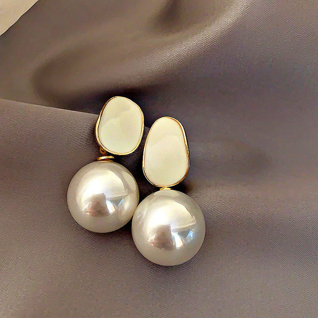 Elegant Earrings with Geometric Design and Pearl – Timeless Vintage Jewelry
