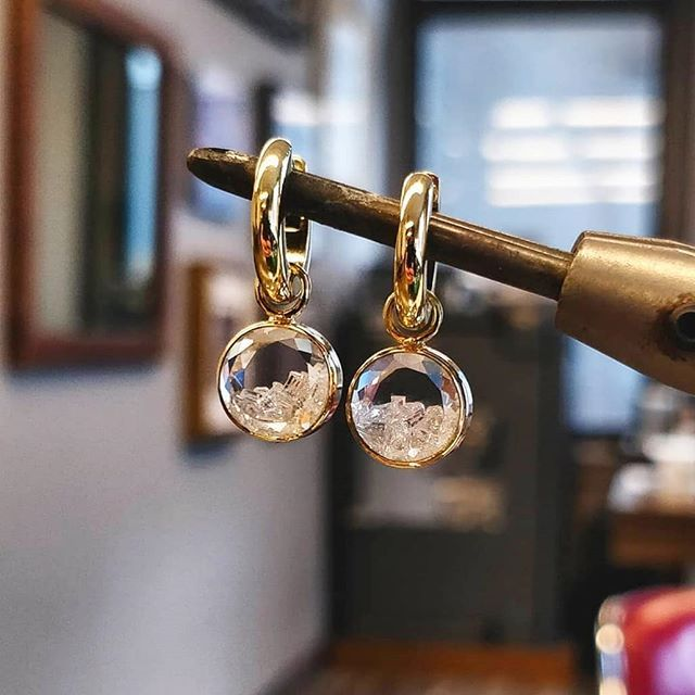 Elegant Vintage-Style Earrings with Round Crystals and Gold Finish