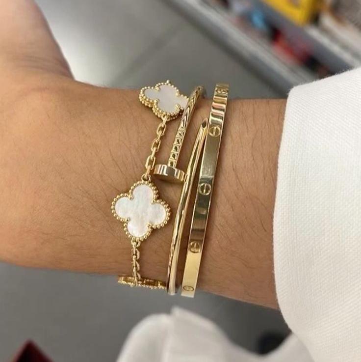 Delicate White Bracelet Set